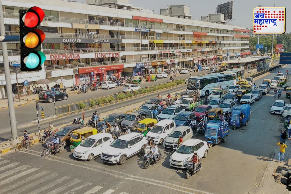 नाशकात वाढत्या तापमानामुळे ट्रॅफिक सिग्नल दुपारी 1 ते 4 दरम्यान राहणार बंद 
