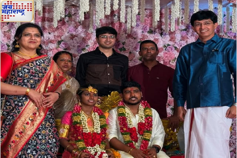 20 वर्षांपूर्वी त्सुनामीनंतर या ias अधिकाऱ्याने तिला ढिगाऱ्यातून उचलून आणलं आता तिच्या लग्नाला हजर राहिले