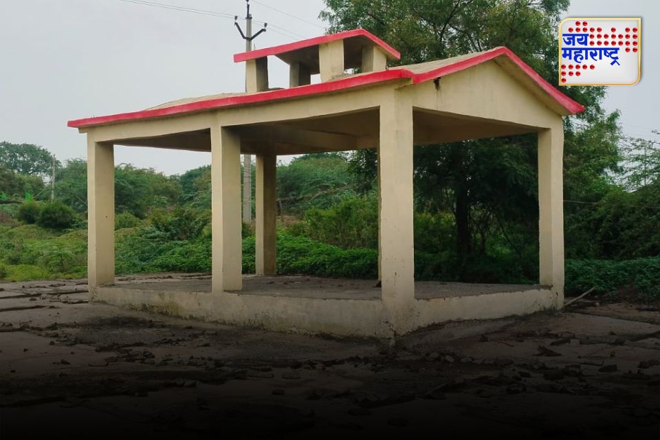 अखेर सरपंचाच्या पुढाकाराने मुरमाच्या मातंग बौध्द समाजांच्या स्मशानभूमीचा प्रश्न सुटला