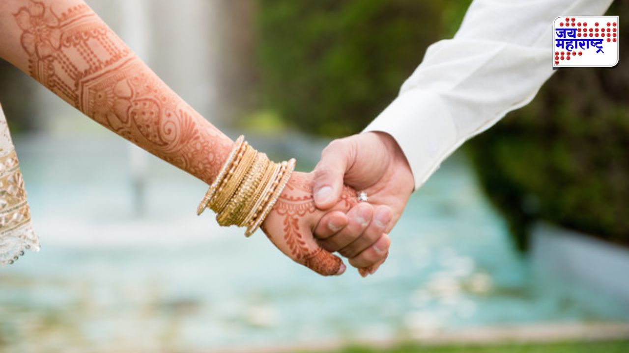 Crime : मुलीच्या प्रेमविवाहाचा राग अनावर; गावकऱ्यांनी कुटुंबासोबतच…; अहिल्यानगरमधील संतापजनक प्रकार