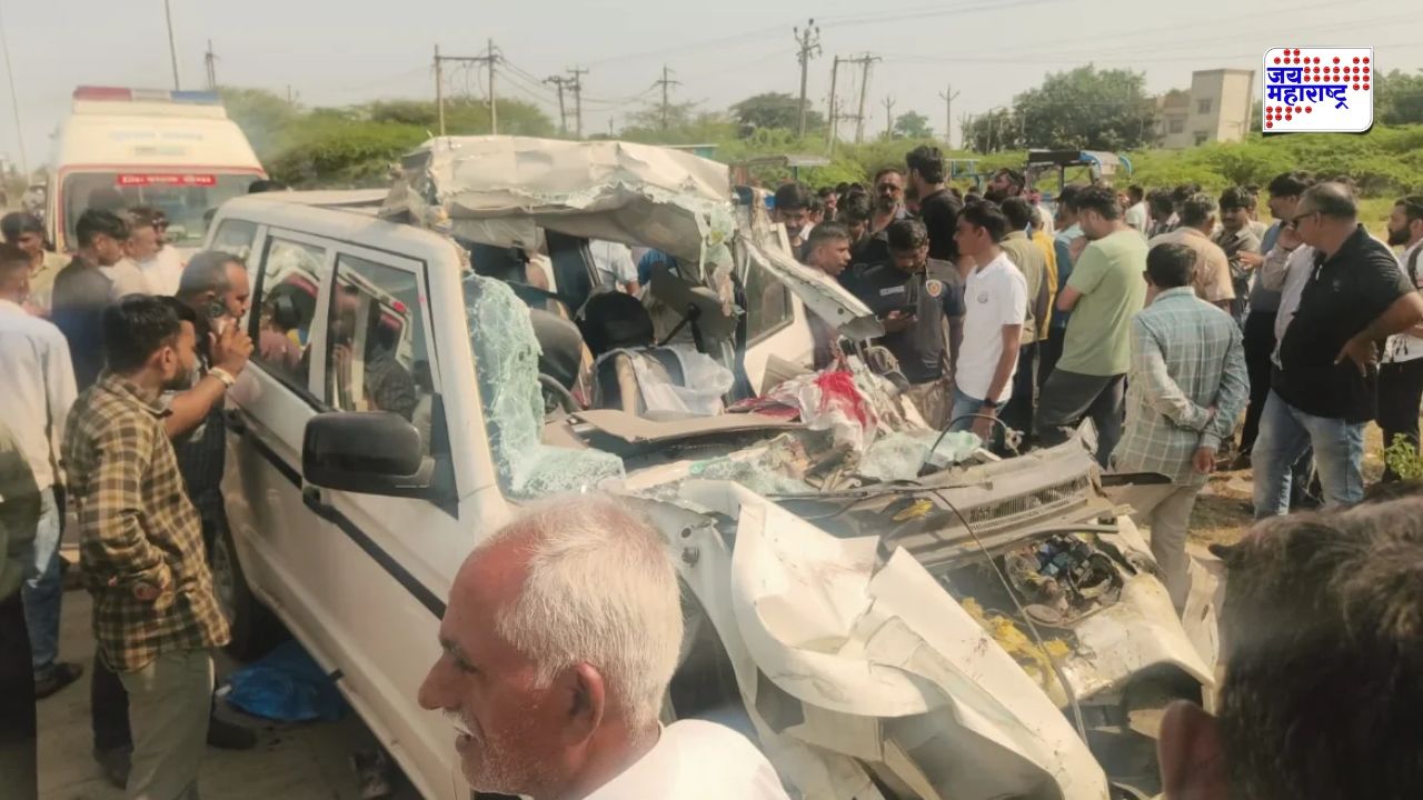 कामगारांवर काळाचा घाला! बोलेरो अन् ट्रेलरची जोरदार धडक; 7 जणांचा जागीच मृत्यू