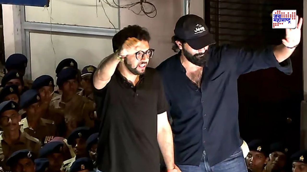 ठाकरे कुटुंबाच्या अडचणीत वाढ; आदित्य ठाकरे, अमित ठाकरे अन् अंजली दमानिया यांच्यावर मुंबई पोलिसांकडून गुन्हे दाखल
