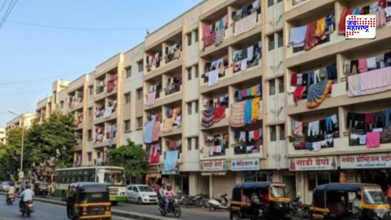पुणेकरांनो सावधान! बाल्कनीत कपडे सुकवण्यावर येणार निर्बंध? महापालिका नव्या नियमाच्या तयारीत