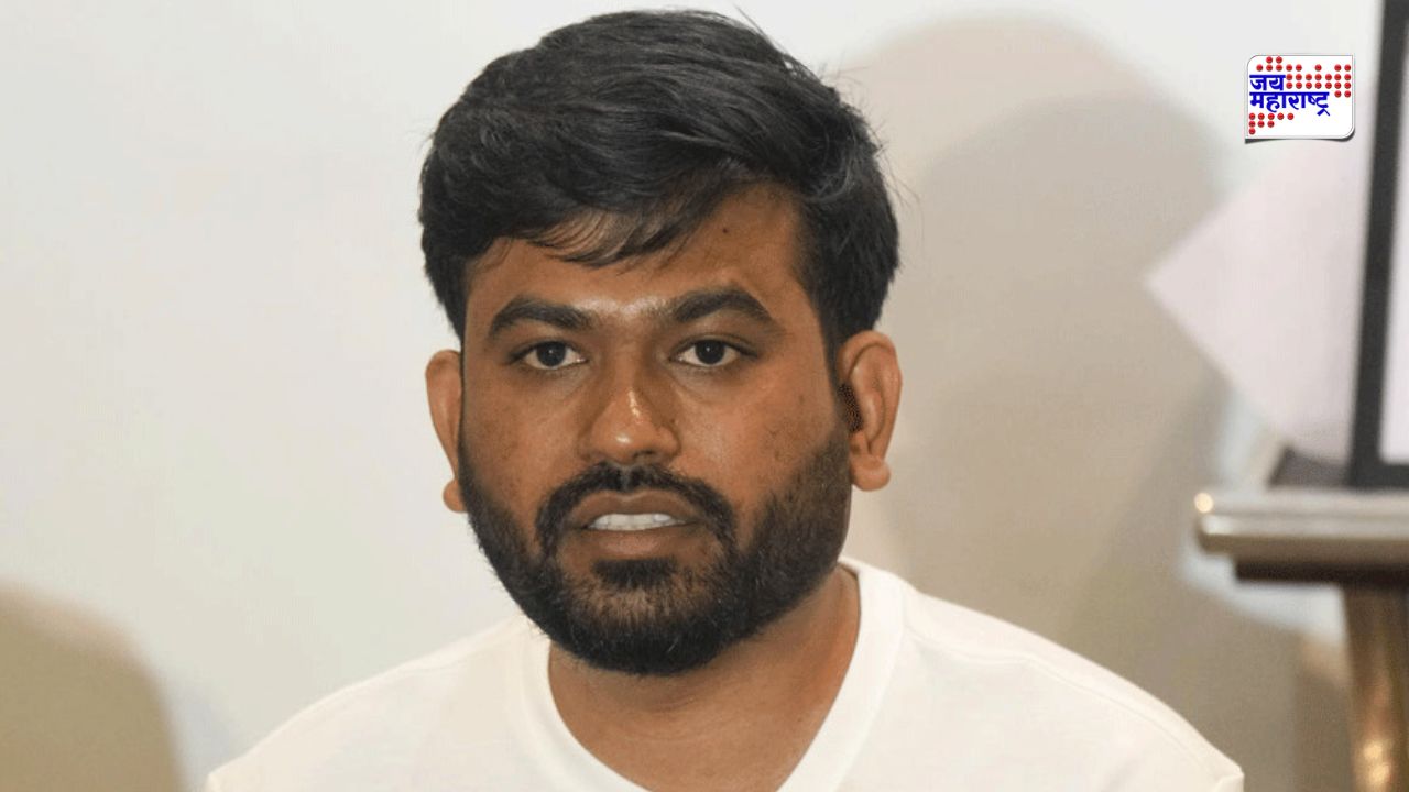 कोर्टाच्या ‘Gen Z’ टिप्पणीवर अभिजीत दीपकेंचा पलटवार; पंतप्रधान मोदींचा फोटो शेअर करत एका ओळीत साधला निशाणा