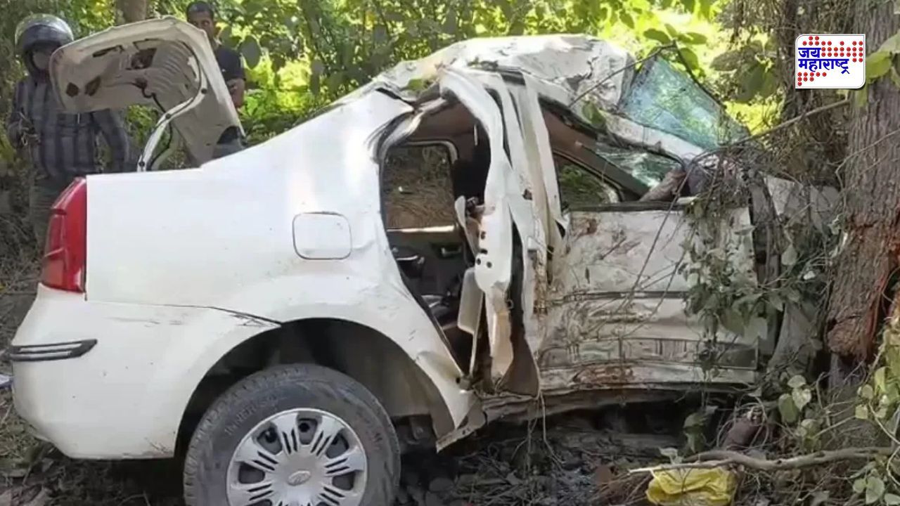 दसऱ्याच्या जत्रेवरून परतताना भीषण अपघात; भरधाव कार झाडावर धडकून 4 जणांचा मृत्यू, 3 गंभीर जखमी