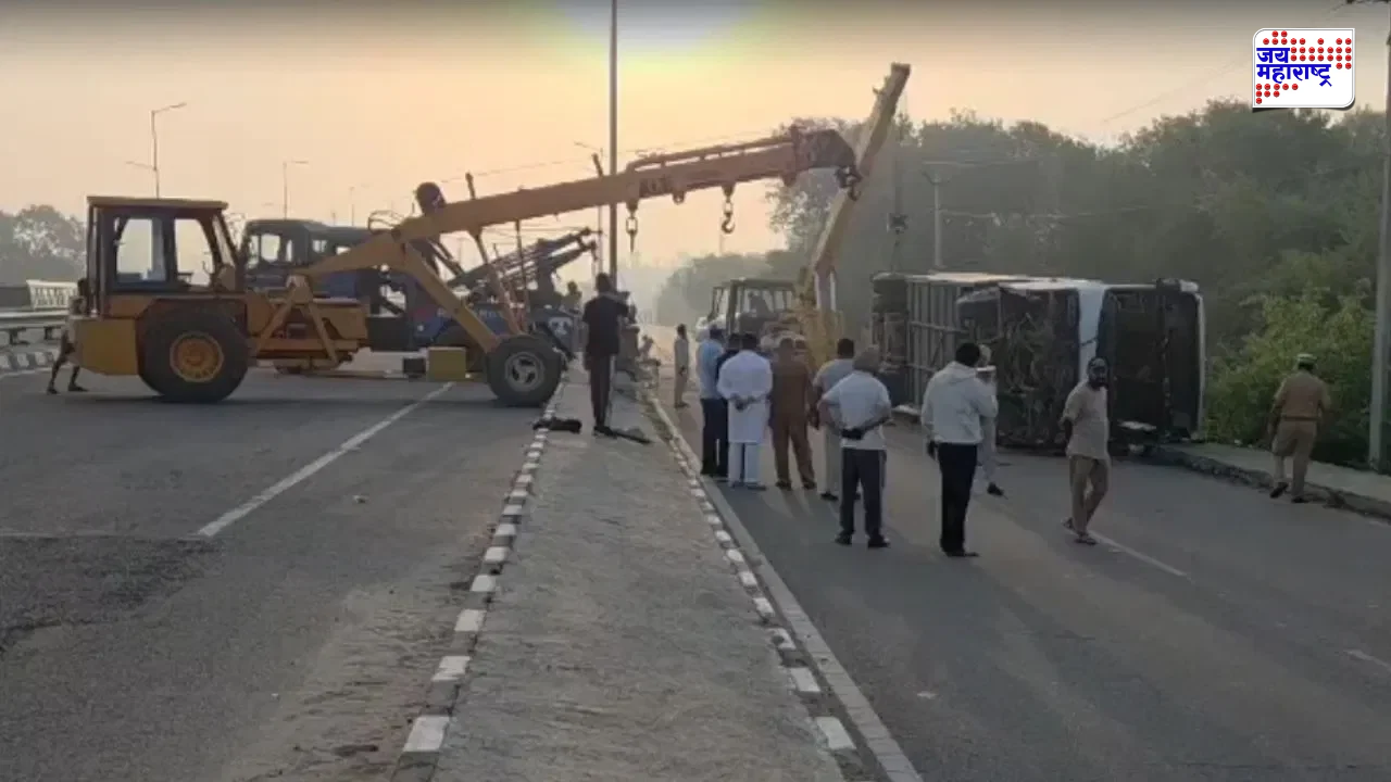 काळाचा मोठा घात! विद्यार्थ्यांना घेऊन जाणारी बस उड्डाणपुलावरून खाली कोसळली; भीषण अपघातात 3 जणांचा जागीच मृत्यू